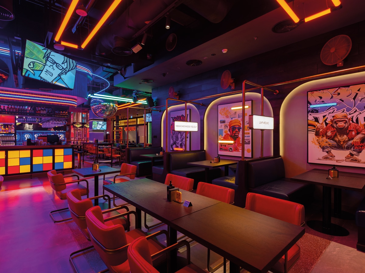 5 Best Entertainment Bars in Dubai Bringing the Fun Every Night